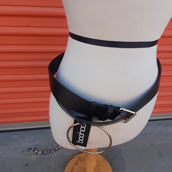 NWT Boohoo silver buckle belt large hoop dangle - Picture 1 of 8